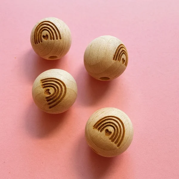 Drewniany Koralik Grawerowany Tęcza 15 mm — Kiki-Ena Materiały do rękodzieła Naturalne drewno