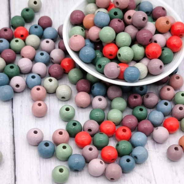 Drewniane koraliki w kolorach pastelowych 10 mm • 50 szt. — Kiki-Ena materiały rzemieślnicze drewno naturalne